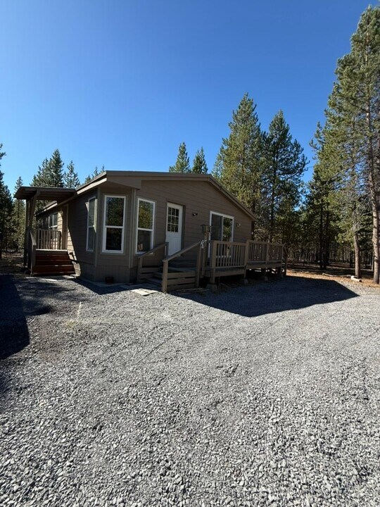 11414 Zeb Ct in Crescent, OR - Building Photo