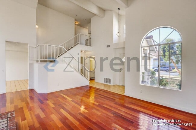 116 Plymouth Way in San Bernardino, CA - Foto de edificio - Building Photo