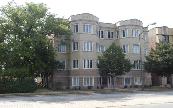 8910 Skokie Blvd in Skokie, IL - Building Photo