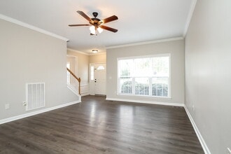 7883 Rainey Dr in Nashville, TN - Foto de edificio - Building Photo