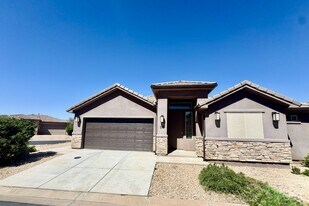 2261 S Tonaquint Dr in Saint George, UT - Building Photo