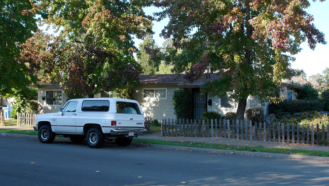 949 Mcconnell Ave in Santa Rosa, CA - Building Photo - Building Photo