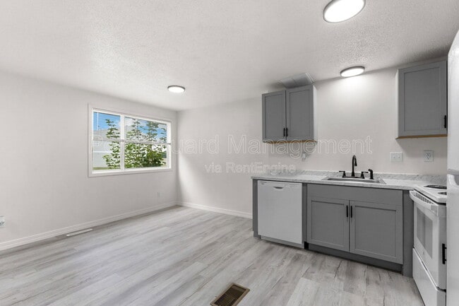 1810 S Cleveland Ave in Sioux Falls, SD - Building Photo - Building Photo