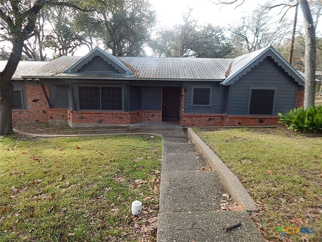 property at 1207 Live Oak Dr