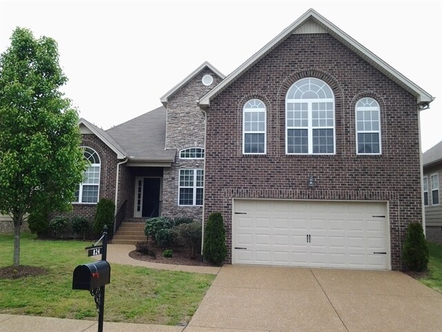 824 Daybreak Dr in Nashville, TN - Building Photo