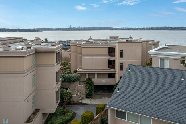 Shumway Condominiums in Kirkland, WA - Building Photo - Building Photo