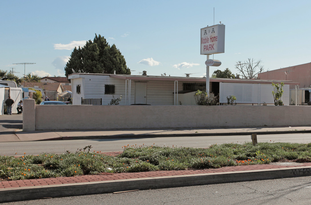 A&A Mobile Home Park in Bell, CA - Foto de edificio