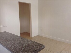 1533 NW 2nd Ave-Unit -3 in Miami, FL - Foto de edificio - Building Photo