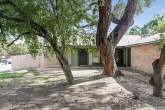 8902 Amber Dusk in San Antonio, TX - Foto de edificio - Building Photo