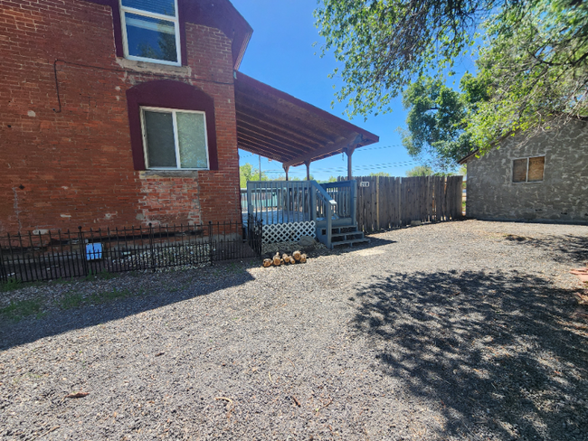property at 2118 W 21st St