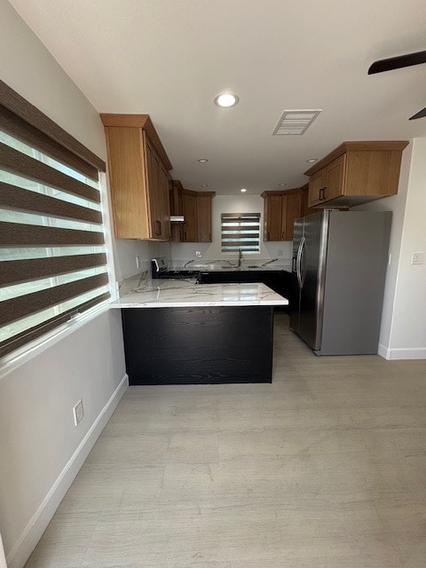 745 N Doan Dr in Burbank, CA - Building Photo - Building Photo