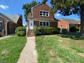 905 Sanford Ave in Irvington, NJ - Building Photo