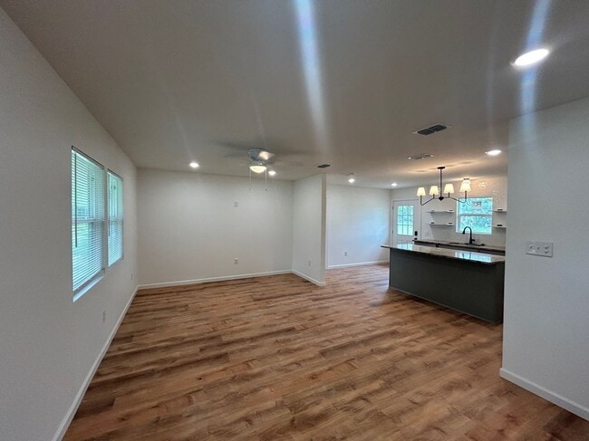 309 Lynch St in Smithville, TX - Building Photo - Building Photo