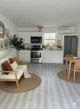 81 NW 44th St in Miami, FL - Building Photo - Building Photo