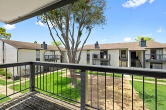 10101 Forum Park Dr in Houston, TX - Building Photo - Building Photo