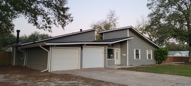 250 S Clover in Bridge City, TX - Building Photo - Building Photo