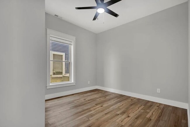 property at 307 W Kenwood Dr