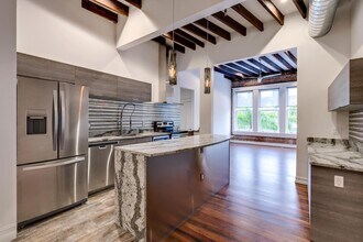 2278 First St, Unit 201 in Ft. Myers, FL - Foto de edificio - Building Photo