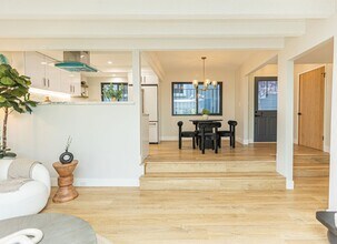 319 Heliotrope Ave in Newport Beach, CA - Building Photo - Building Photo