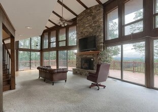 5 Club Rd in Wernersville, PA - Building Photo - Building Photo