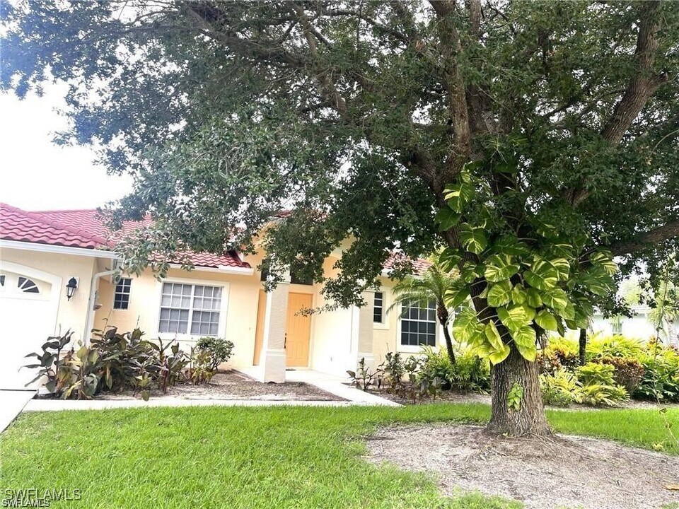 3494 Ocean Bluff Ct in Naples, FL - Building Photo