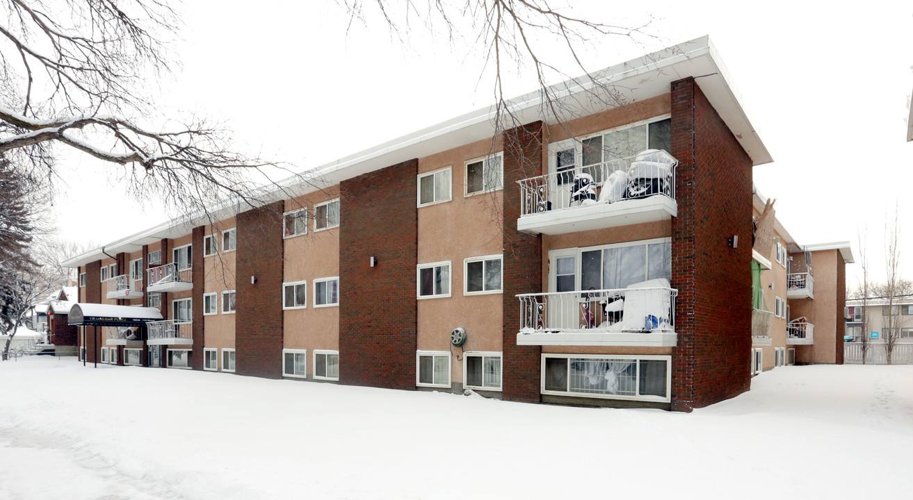 10630 110th St NW in Edmonton, AB - Building Photo