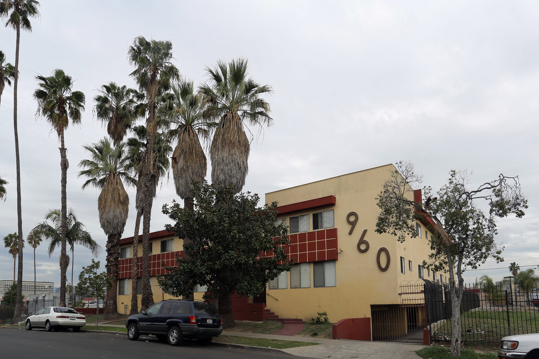 960 S Manhattan Pl in Los Angeles, CA - Building Photo