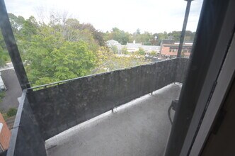 119 Trapelo Rd, Unit 37 in Belmont, MA - Building Photo - Building Photo