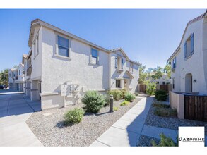 2853 E Dunbar Dr in Phoenix, AZ - Building Photo - Building Photo