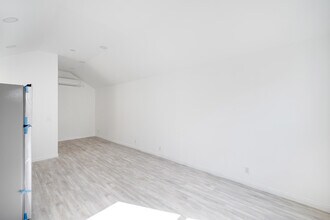 359 W Garfield Ave, Unit B in Glendale, CA - Foto de edificio - Building Photo