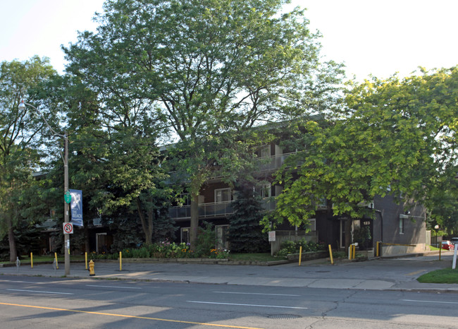 123 Woodbine Ave in Toronto, ON - Building Photo - Primary Photo