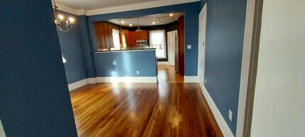 57 Gregory St, Unit 2nd floor in Marblehead, MA - Building Photo - Building Photo