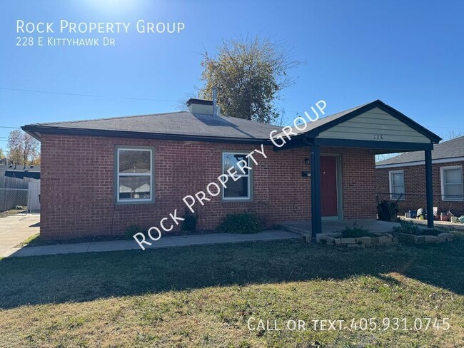 228 E Kittyhawk Dr in Midwest City, OK - Building Photo - Building Photo