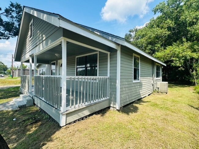 4924 Dr L D Chapman St in Moss Point, MS - Building Photo - Building Photo
