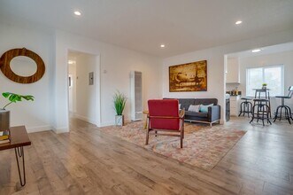 Market Street Apartments in Long Beach, CA - Building Photo - Interior Photo