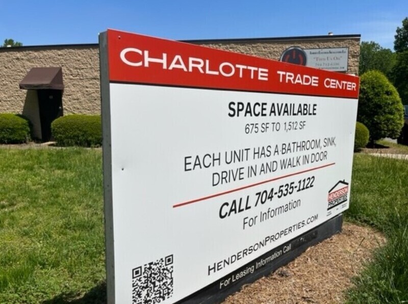 6014 McDaniel Ln in Charlotte, NC - Building Photo