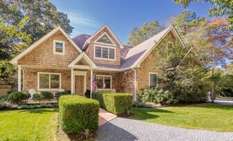 30 Towhee Trail in East Hampton, NY - Building Photo