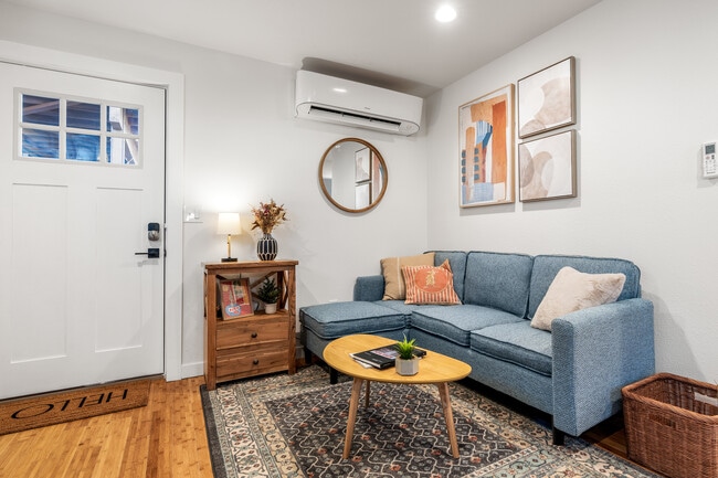 12729 Evanston Ave N in Seattle, WA - Foto de edificio - Building Photo