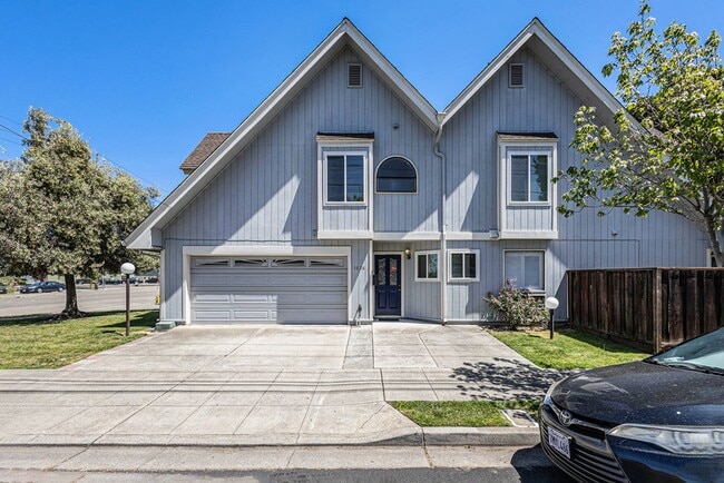 property at 1636 4th St