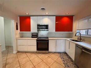 1472 Polk St in Hollywood, FL - Building Photo - Building Photo