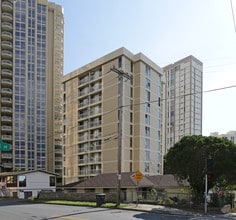 Nuuanu Towers in Honolulu, HI - Building Photo - Building Photo