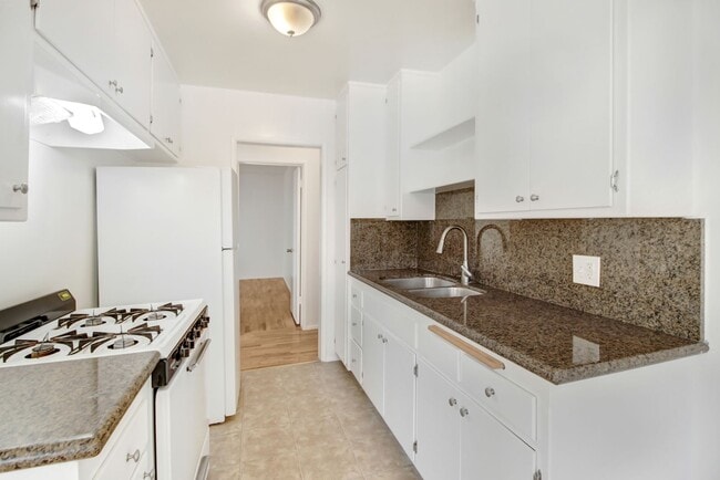 1437 Brockton Ave in Los Angeles, CA - Building Photo - Building Photo