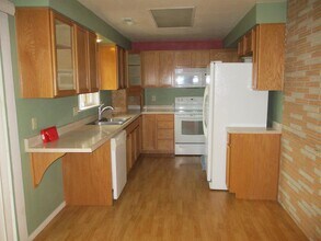 4780 Cody Ave in Eugene, OR - Foto de edificio - Building Photo