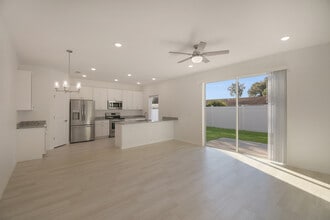 435 Cierra Oaks Cir in Lady Lake, FL - Building Photo - Building Photo