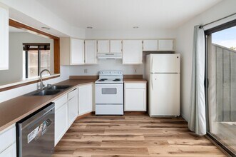 8 Driftway Rd in Danbury, CT - Building Photo - Building Photo