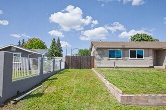 2307 N Cirby Way in Roseville, CA - Building Photo - Building Photo