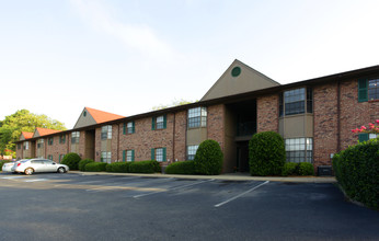 The Bentley Apartments in Little Rock, AR - Foto de edificio - Building Photo