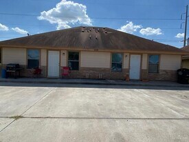 12 Rockport St in Alton, TX - Building Photo