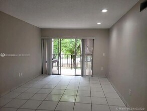 1900 W 68th St in Hialeah, FL - Building Photo - Building Photo