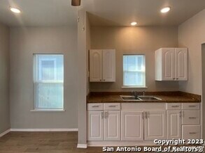 350 Barrett Pl in San Antonio, TX - Building Photo - Building Photo